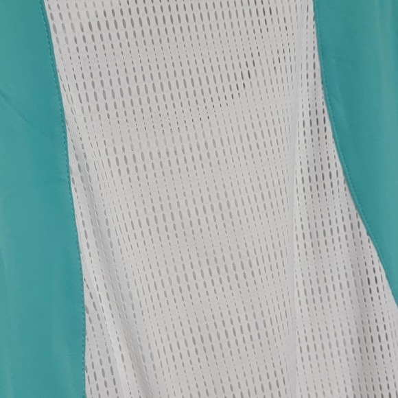 ADIDAS Tank with adjustable sports bra under Air whole in back - Picture 12 of 12